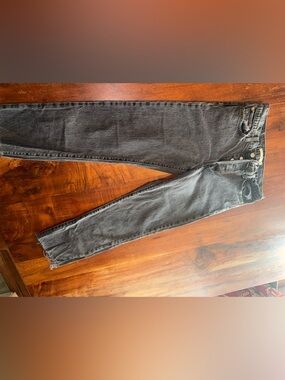 Women’s wedgie straight button fly  Jeans size 29